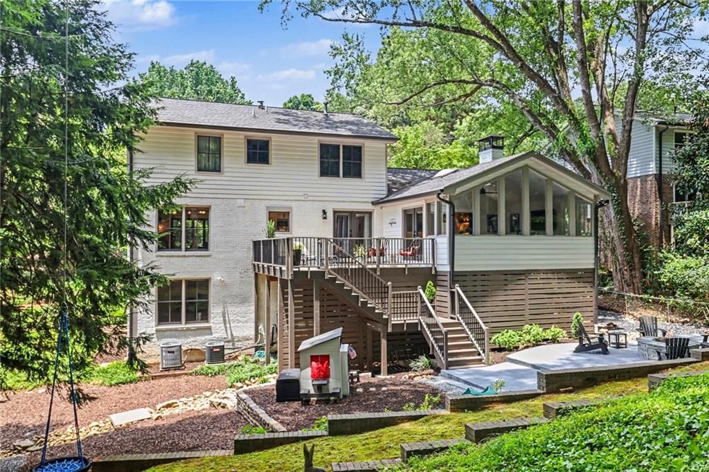 Image 39 of property listing at 1711 W Nancy Creek Drive NE, Atlanta, GA 30319