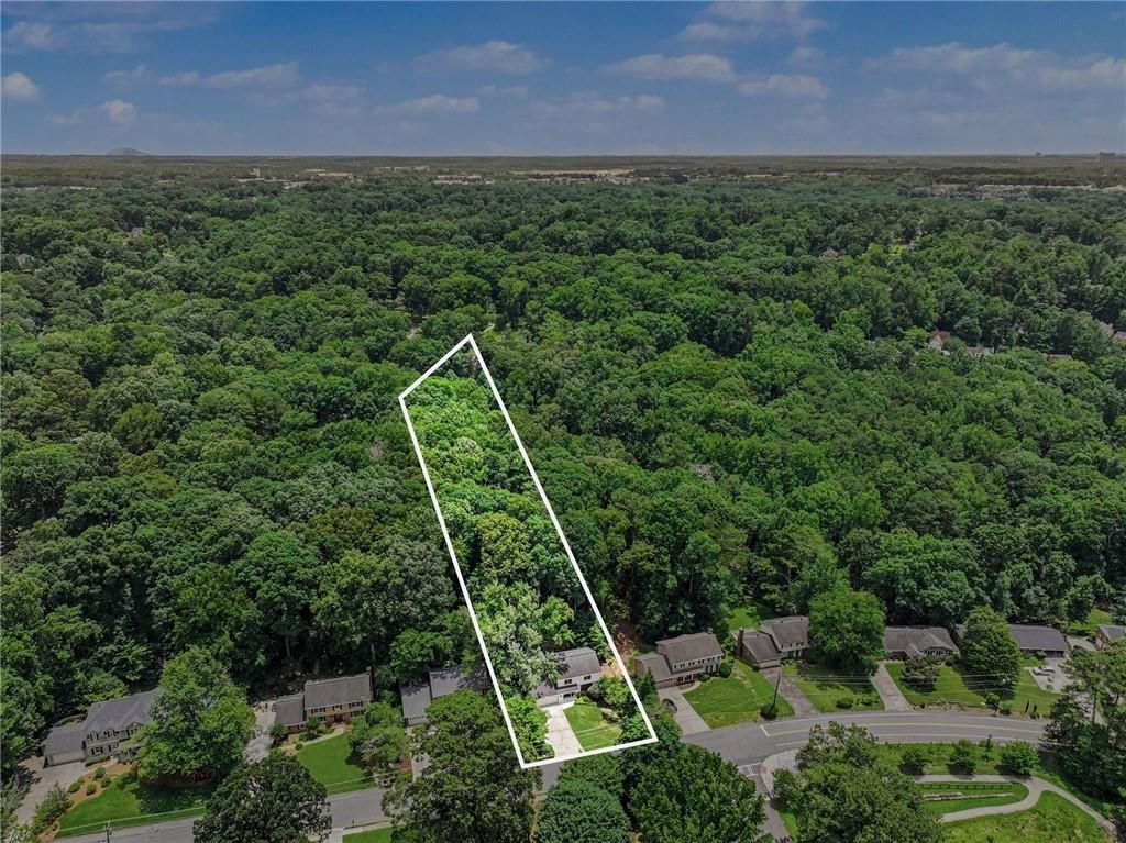 Image 46 of property listing at 1711 W Nancy Creek Drive NE, Atlanta, GA 30319
