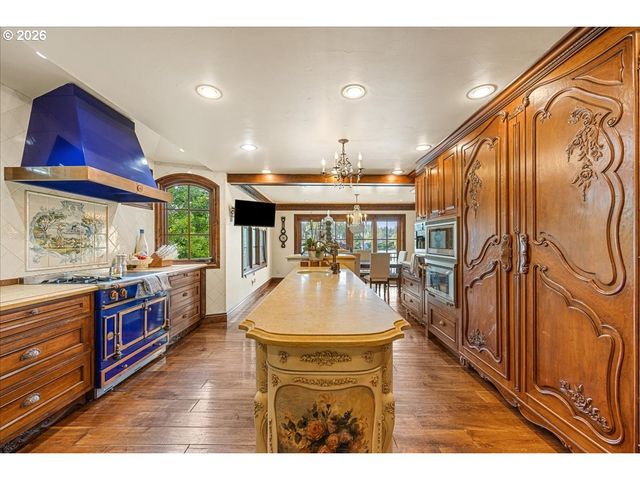 1527 LAKE FRONT Rd, Lake Oswego, OR 97034