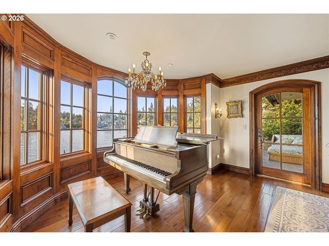 1527 LAKE FRONT Rd, Lake Oswego, OR 97034