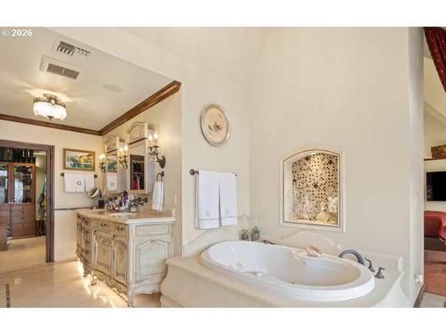 1527 LAKE FRONT Rd, Lake Oswego, OR 97034