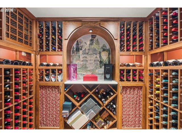 1527 LAKE FRONT Rd, Lake Oswego, OR 97034