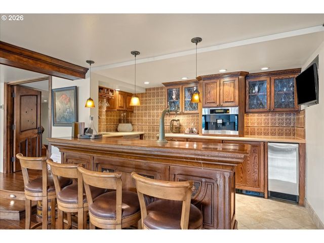 1527 LAKE FRONT Rd, Lake Oswego, OR 97034