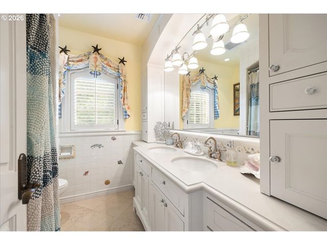 1527 LAKE FRONT Rd, Lake Oswego, OR 97034