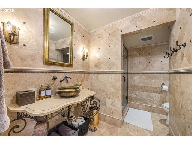 1527 LAKE FRONT Rd, Lake Oswego, OR 97034