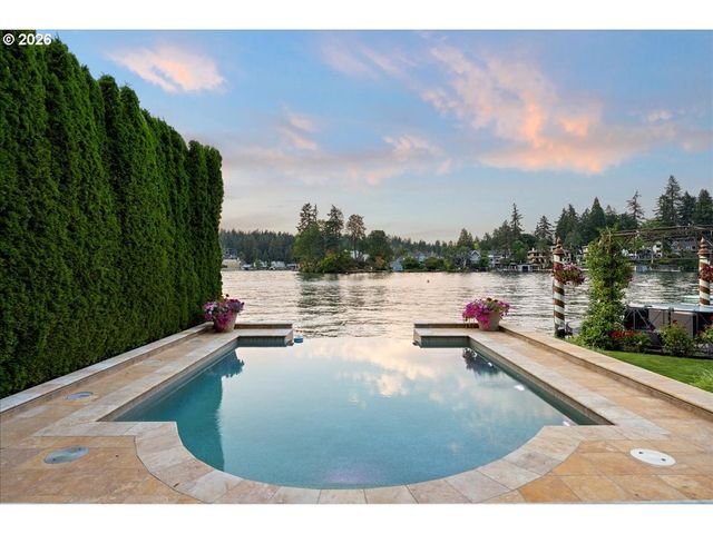 1527 LAKE FRONT Rd, Lake Oswego, OR 97034