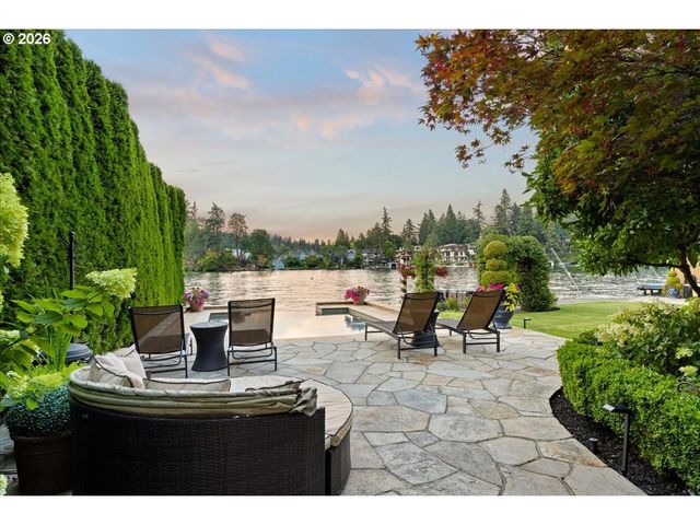 1527 LAKE FRONT Rd, Lake Oswego, OR 97034