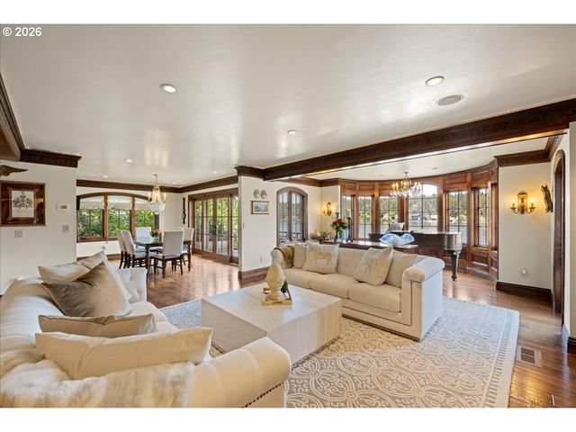 1527 LAKE FRONT Rd, Lake Oswego, OR 97034