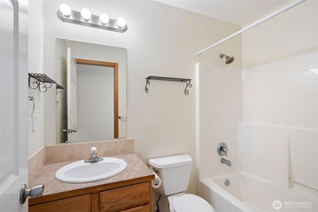 31 E Squaxin Place, Shelton, WA 98584