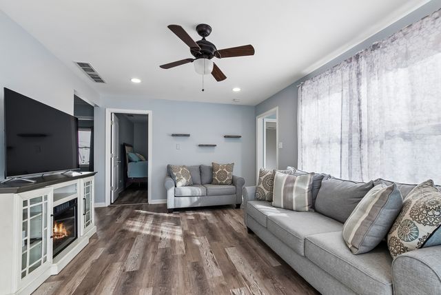 16132 Latrobe Avenue, Oak Forest, IL 60452