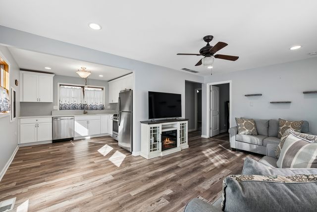 16132 Latrobe Avenue, Oak Forest, IL 60452