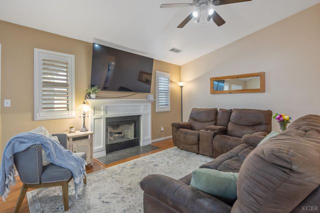 974 Cedarwood Street, Hanford, CA 93230