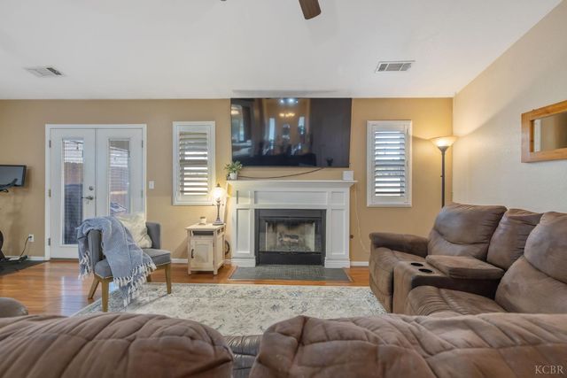 974 Cedarwood Street, Hanford, CA 93230