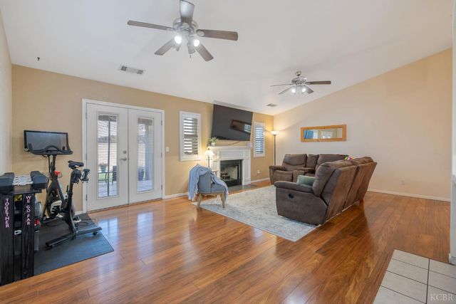 974 Cedarwood Street, Hanford, CA 93230