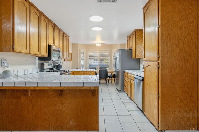 974 Cedarwood Street, Hanford, CA 93230