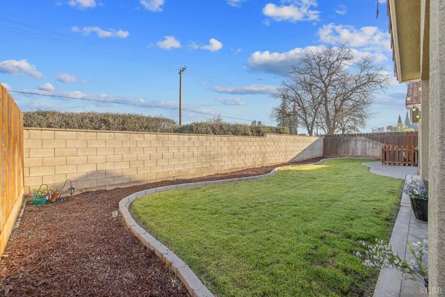 974 Cedarwood Street, Hanford, CA 93230