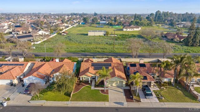 974 Cedarwood Street, Hanford, CA 93230