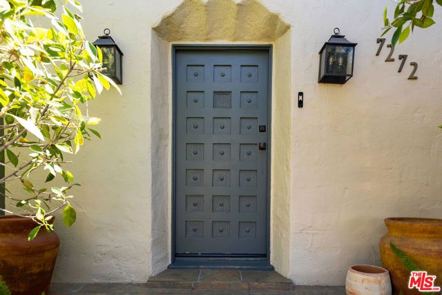 7272 Willoughby Avenue, Los Angeles, CA 90046