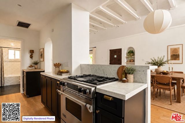 7272 Willoughby Avenue, Los Angeles, CA 90046