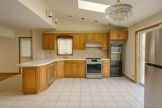 243 Cushing Avenue, Williston Park, NY 11596