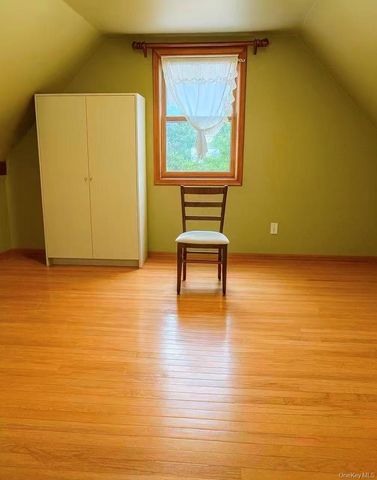 243 Cushing Avenue, Williston Park, NY 11596