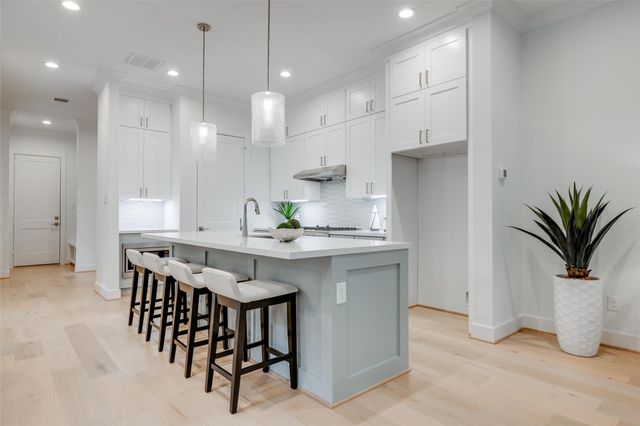 2713 Beauchamp Street, Houston, TX 77009