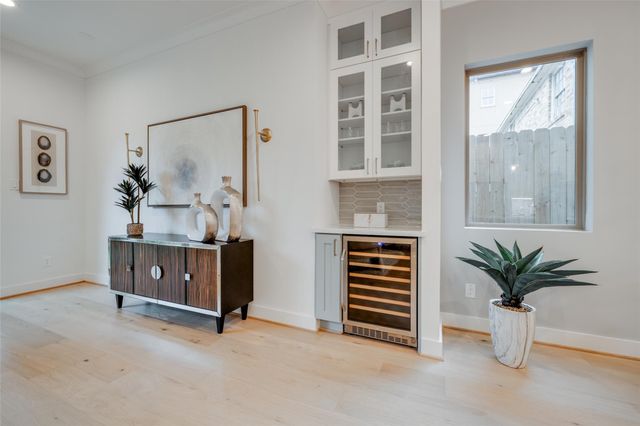 2713 Beauchamp Street, Houston, TX 77009