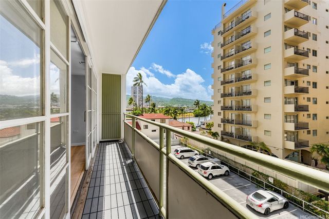 445 Kaiolu Street 401, Honolulu, HI 96815