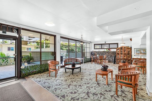 445 Kaiolu Street 401, Honolulu, HI 96815