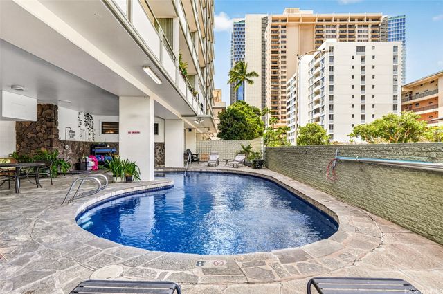 445 Kaiolu Street 401, Honolulu, HI 96815