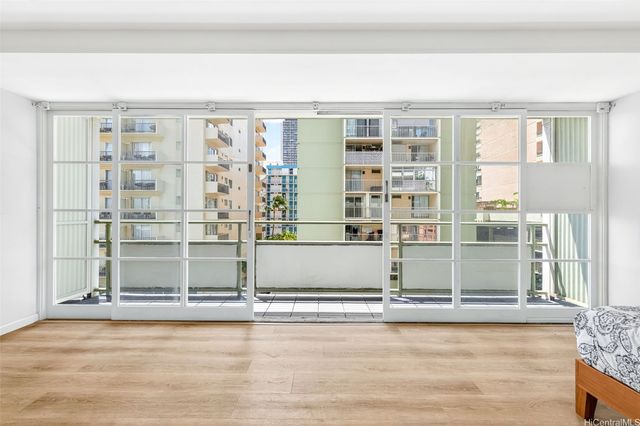 445 Kaiolu Street 401, Honolulu, HI 96815