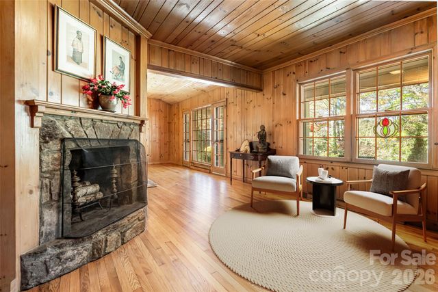 15 Meadow Lane, Fairview, NC 28730