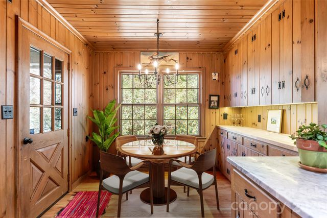 15 Meadow Lane, Fairview, NC 28730