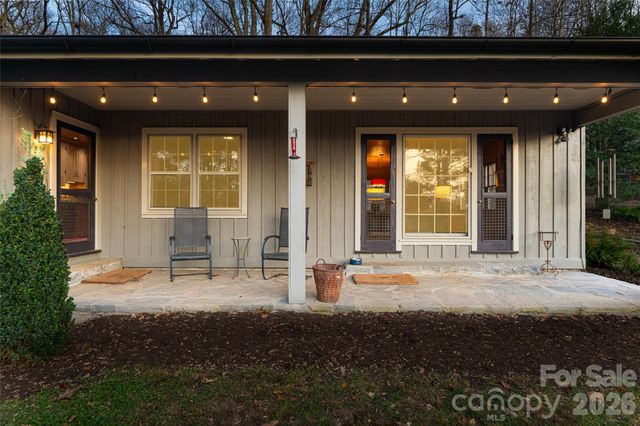 15 Meadow Lane, Fairview, NC 28730
