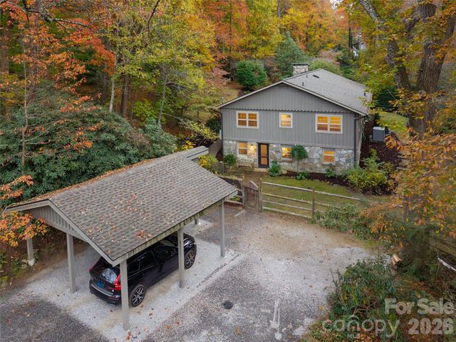 15 Meadow Lane, Fairview, NC 28730