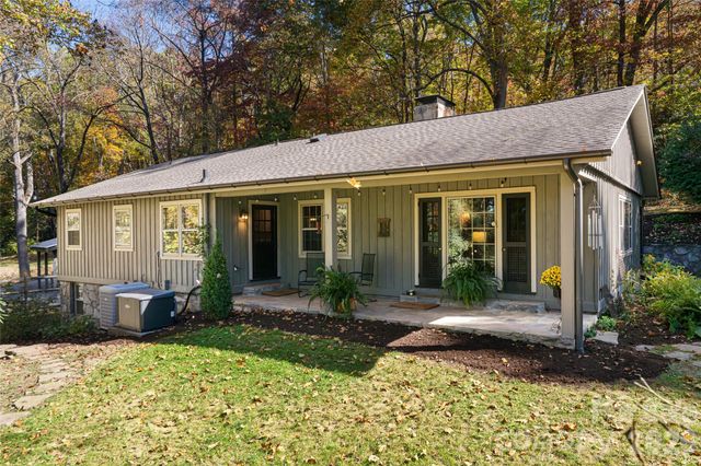 15 Meadow Lane, Fairview, NC 28730
