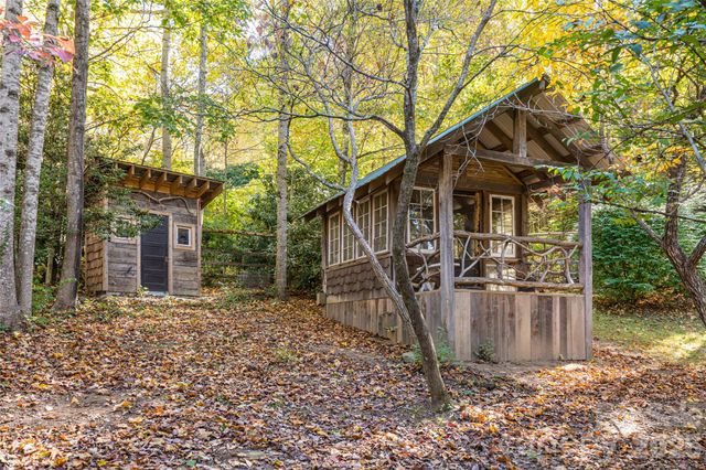 15 Meadow Lane, Fairview, NC 28730