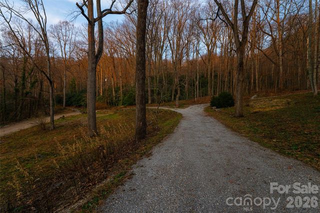 15 Meadow Lane, Fairview, NC 28730