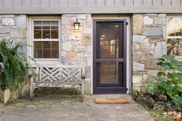 15 Meadow Lane, Fairview, NC 28730