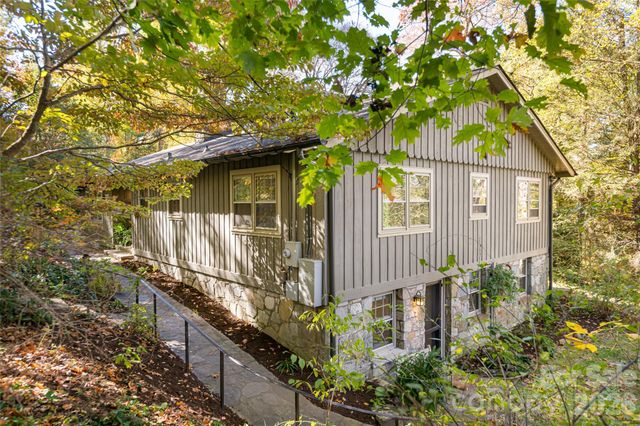 15 Meadow Lane, Fairview, NC 28730