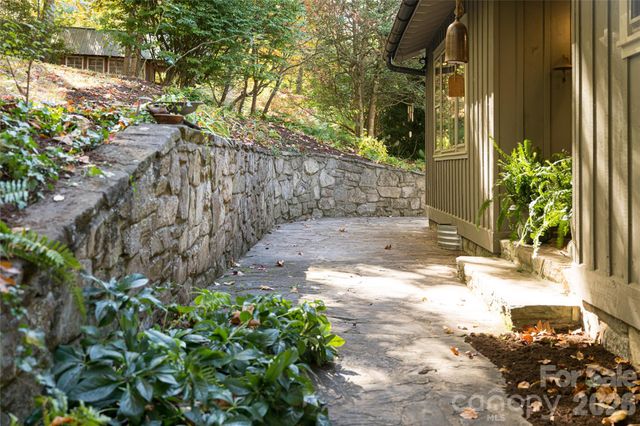 15 Meadow Lane, Fairview, NC 28730
