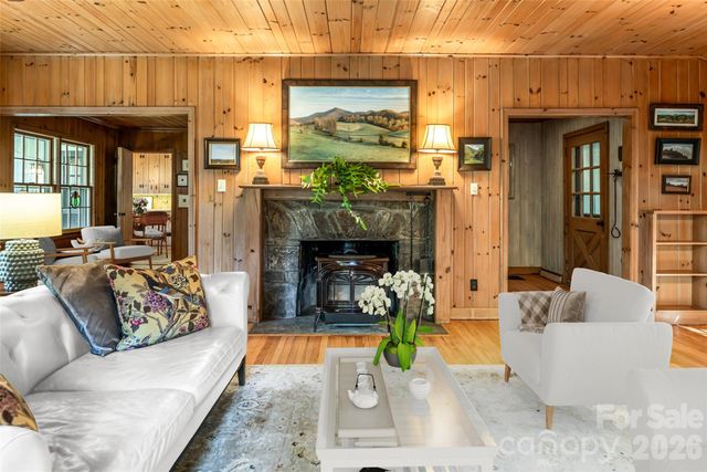 15 Meadow Lane, Fairview, NC 28730