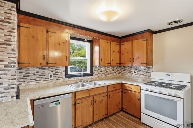 24 Patton Lane, Cheektowaga, NY 14225