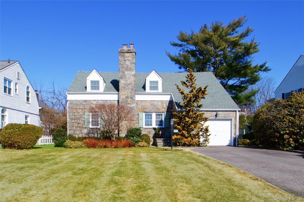 139 Garden Street, Garden City, NY 11530