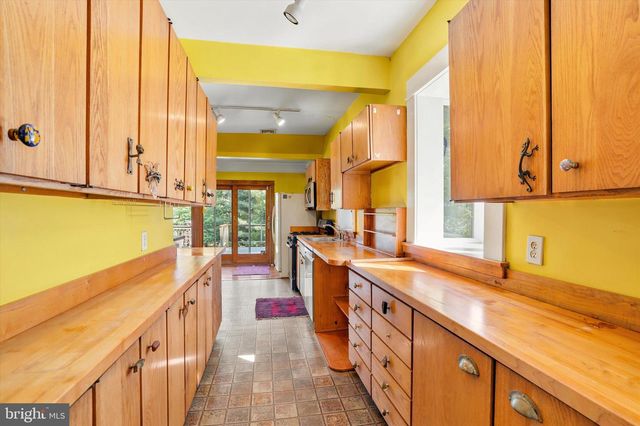 1054 CROTON RD, Wayne, PA 19087