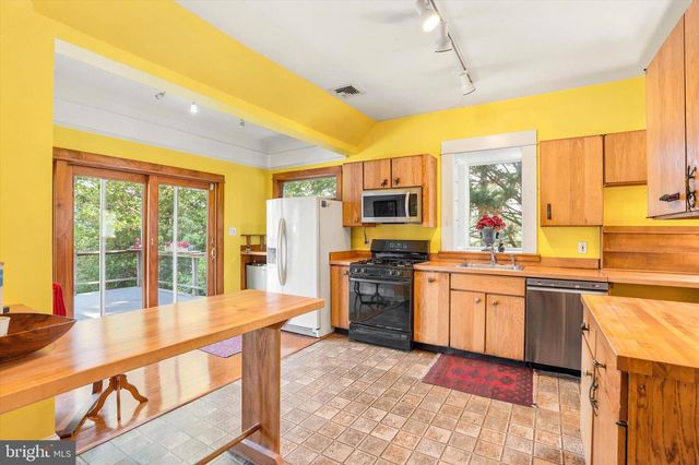 1054 CROTON RD, Wayne, PA 19087