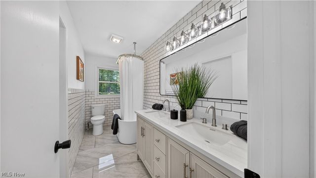 10142 Hillcrest Road, Kirtland, OH 44094