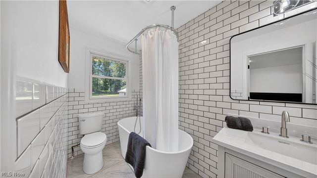 10142 Hillcrest Road, Kirtland, OH 44094