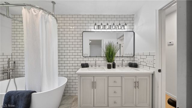 10142 Hillcrest Road, Kirtland, OH 44094