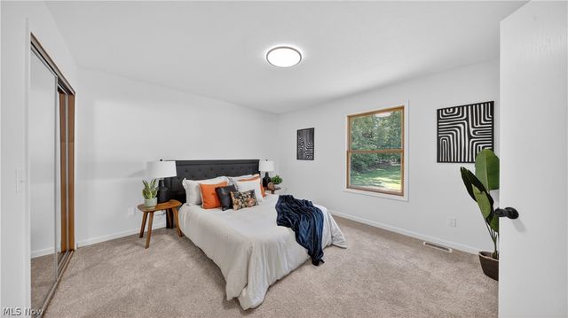 10142 Hillcrest Road, Kirtland, OH 44094